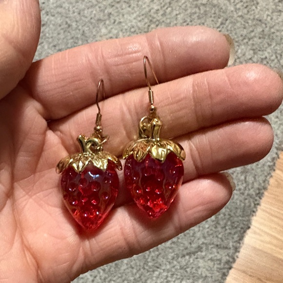 VINTAGE STRAWBERRY CAPPED GOLD-TONE DROP DANGLE HOOK 2" EARRINGS - Picture 2 of 7
